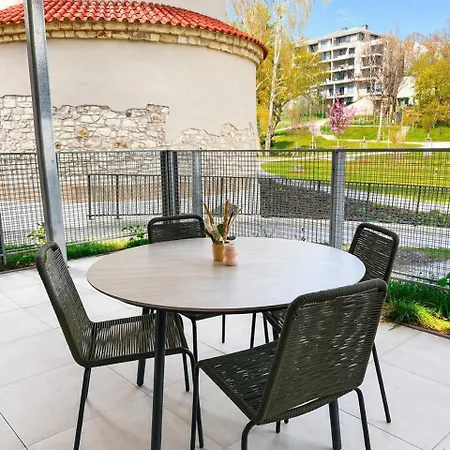 Kajetanka - With Terrace Close To Castle Apartman *